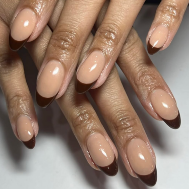 ongles français bruns