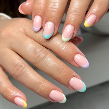manucure française pastel